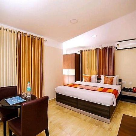 Hotel Tayas Trippapur Esterno foto
