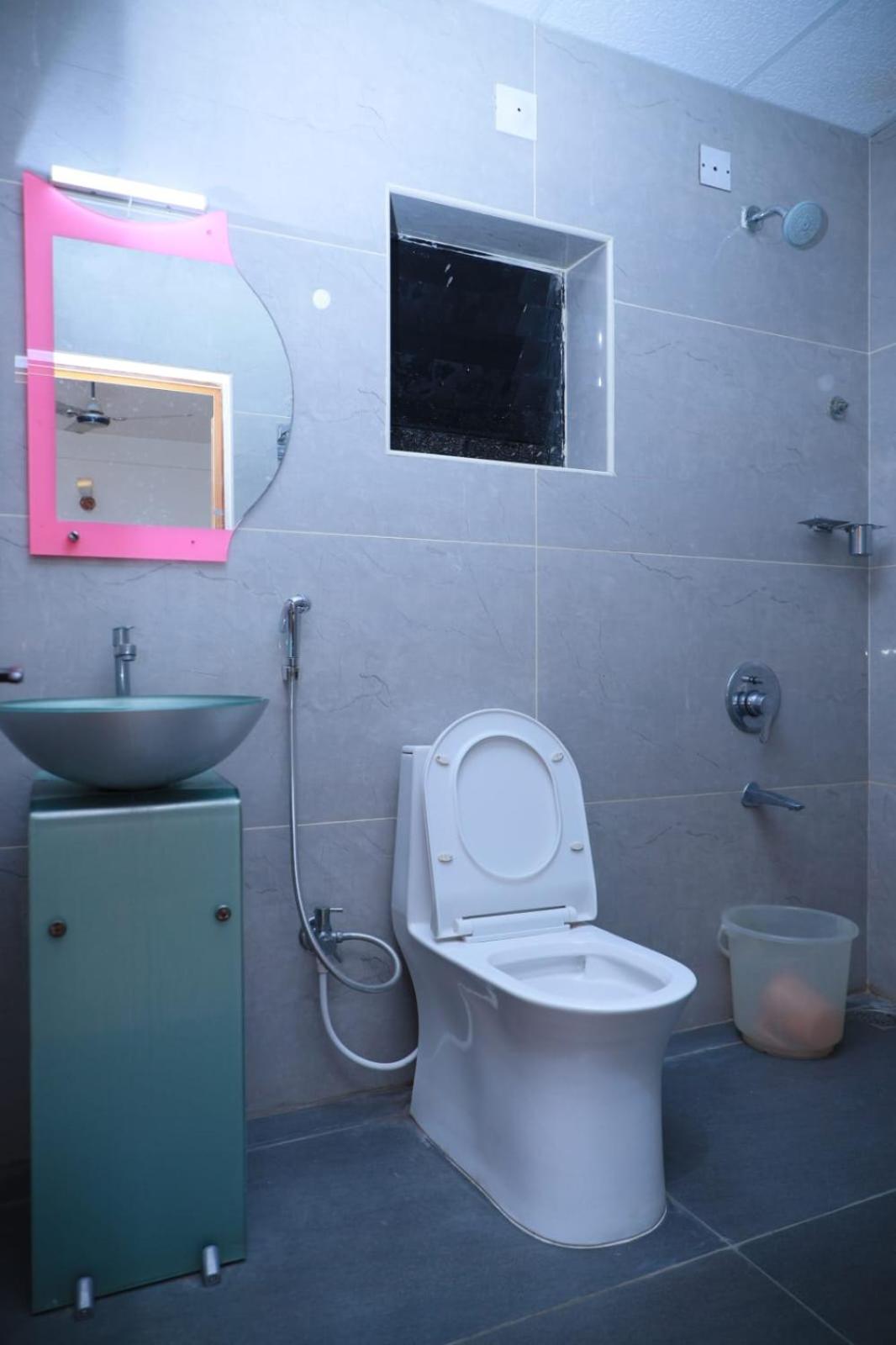 Hotel Tayas Trippapur Esterno foto