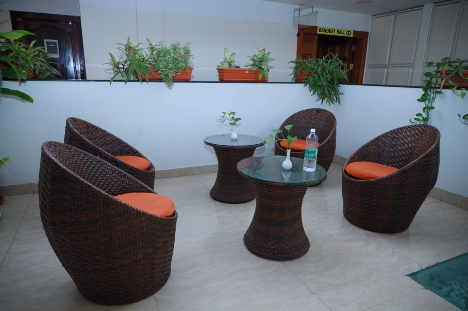 Hotel Tayas Trippapur Esterno foto