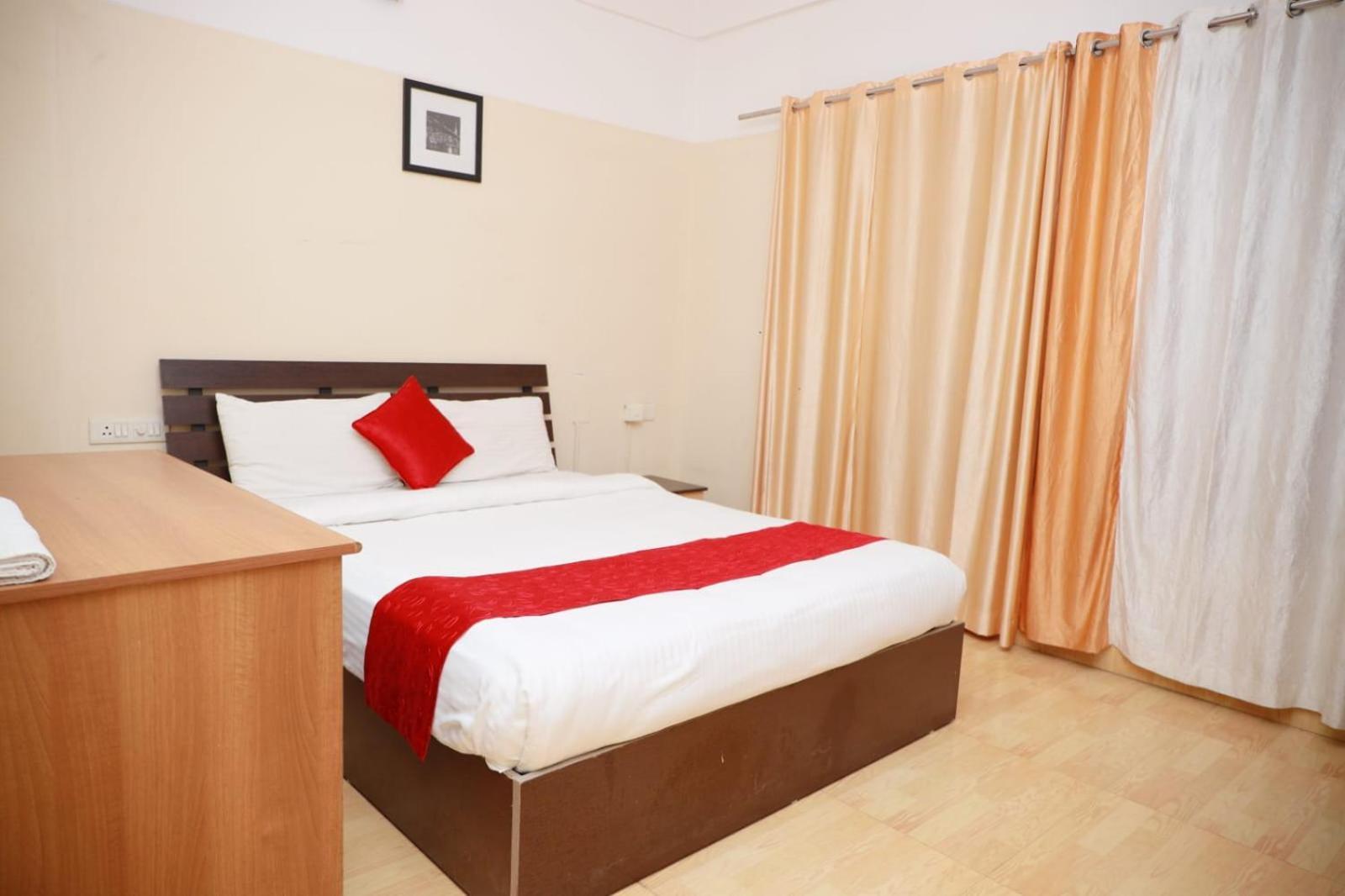 Hotel Tayas Trippapur Esterno foto