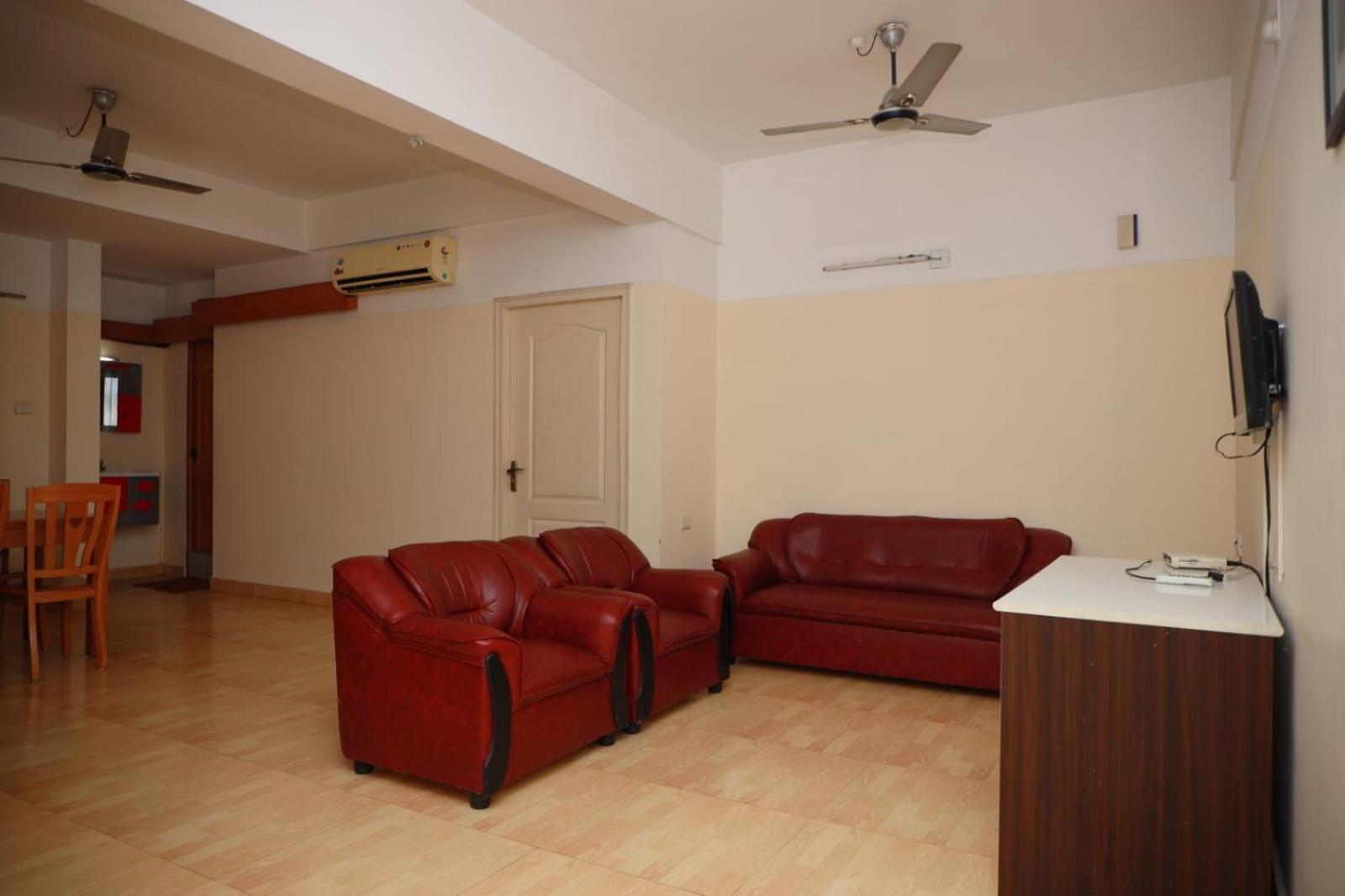 Hotel Tayas Trippapur Esterno foto