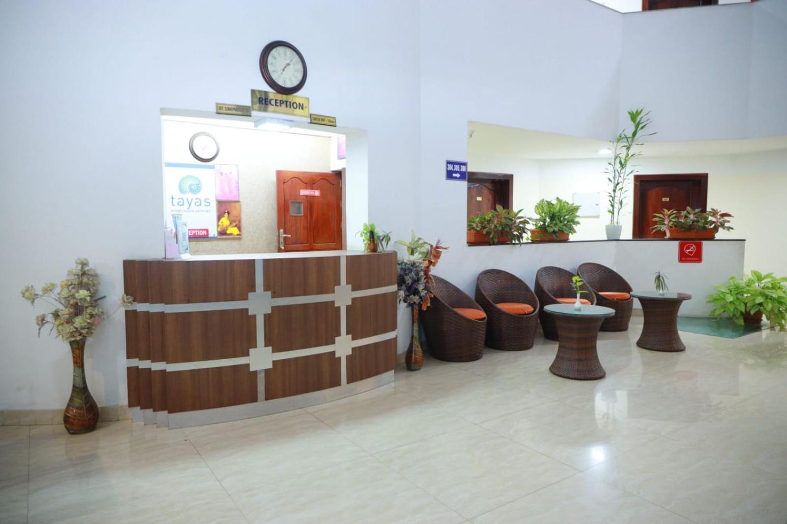 Hotel Tayas Trippapur Esterno foto