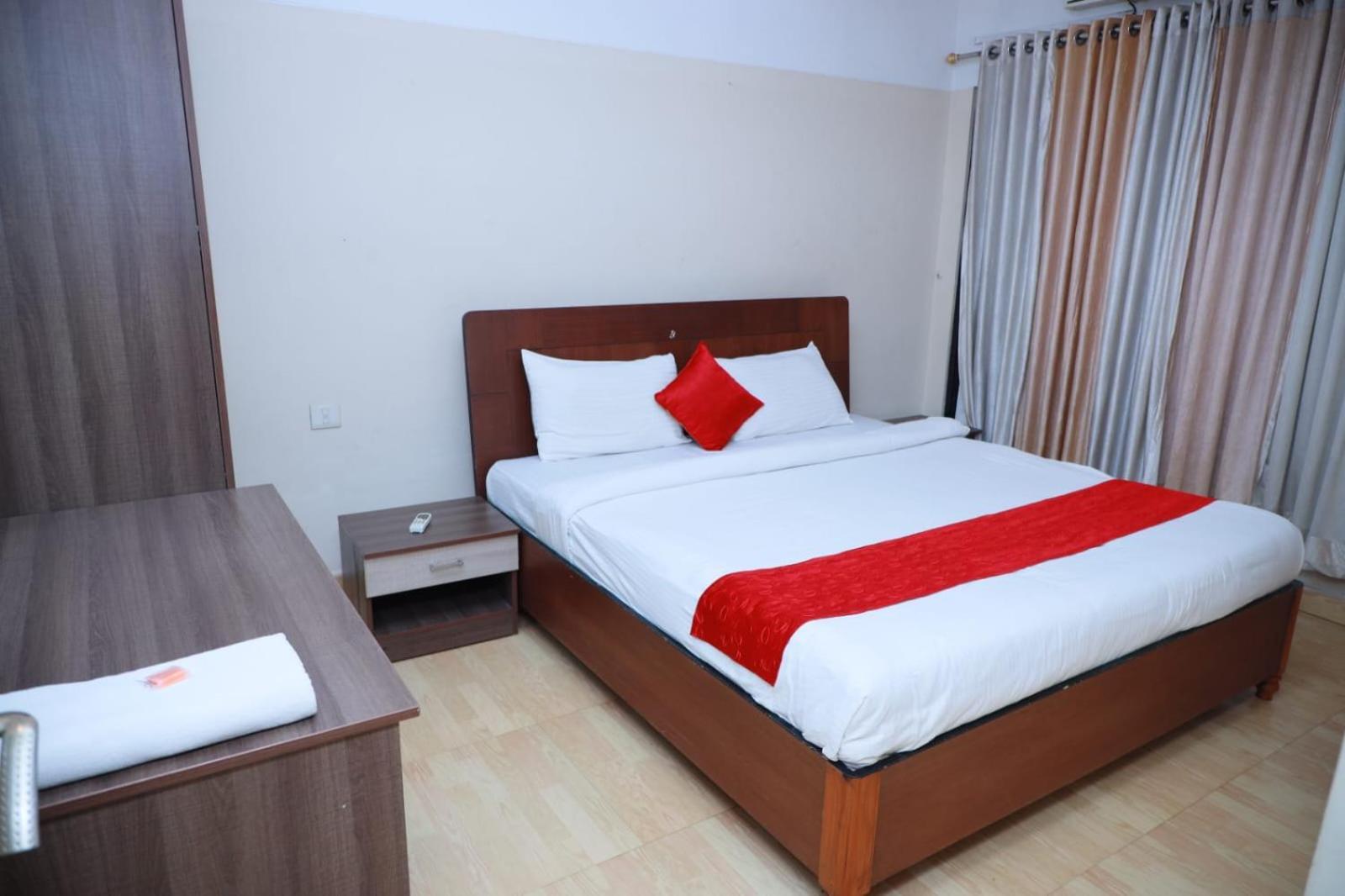 Hotel Tayas Trippapur Esterno foto