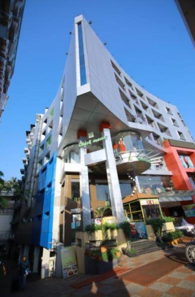 Hotel Tayas Trippapur Esterno foto