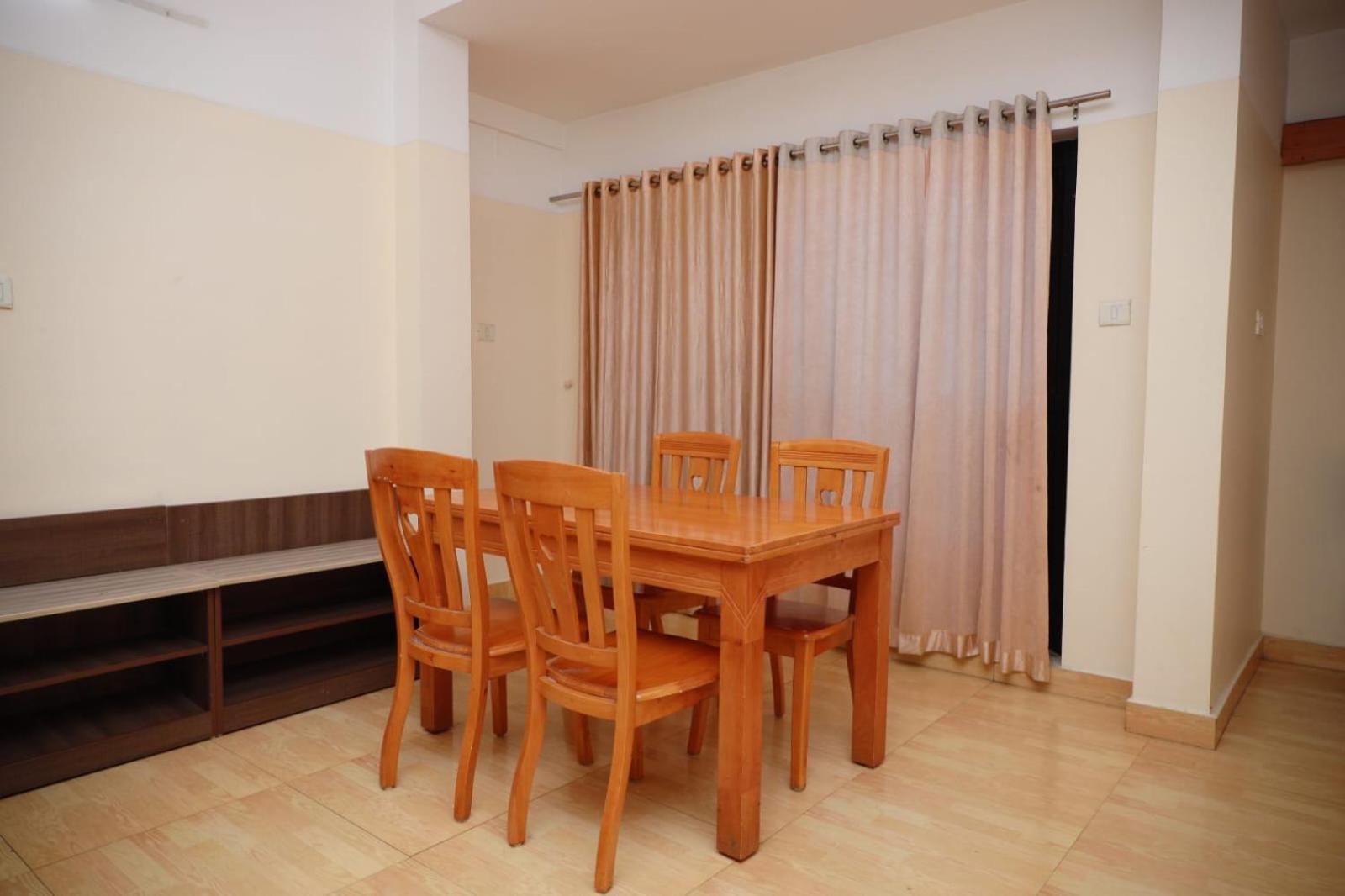Hotel Tayas Trippapur Esterno foto