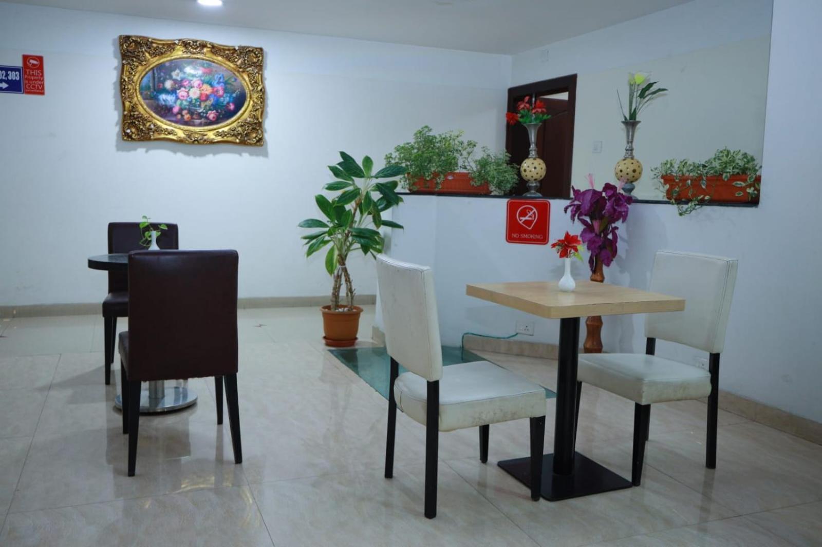 Hotel Tayas Trippapur Esterno foto